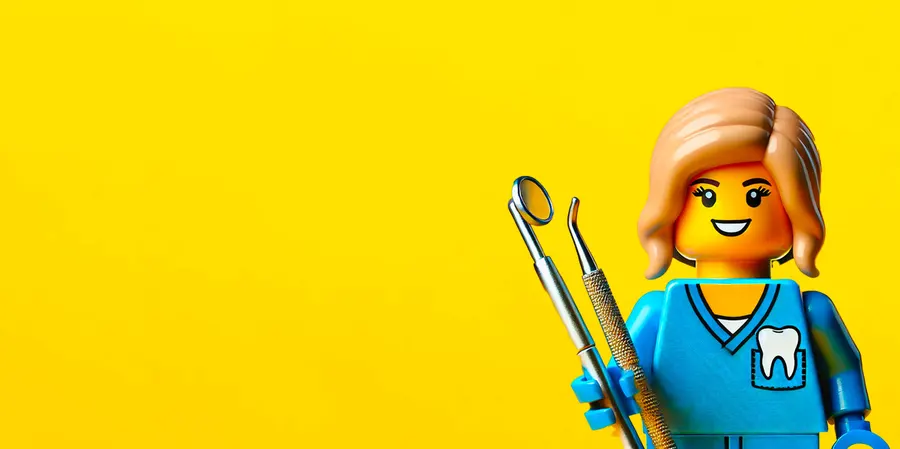 Assistente di studio odontoiatrico, minifigure LEGO con specchietto e sonda